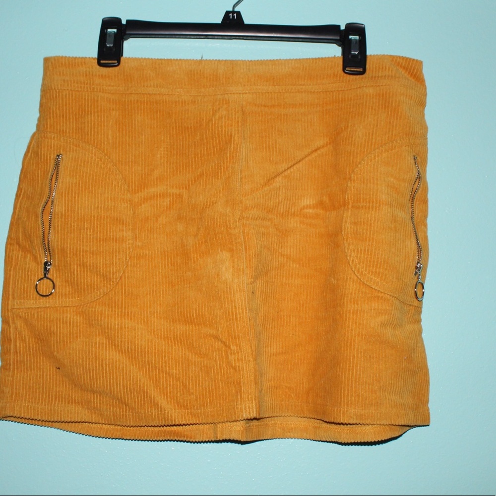 Yellow Skirt w pockets
